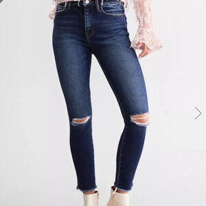 Blank NYC skinny distressed ankle jeans with raw hem size 27 in great condition​